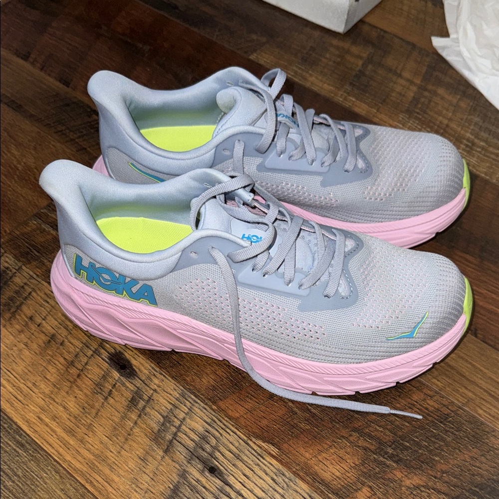 Hoka Arahi 7 Athletic Shoes